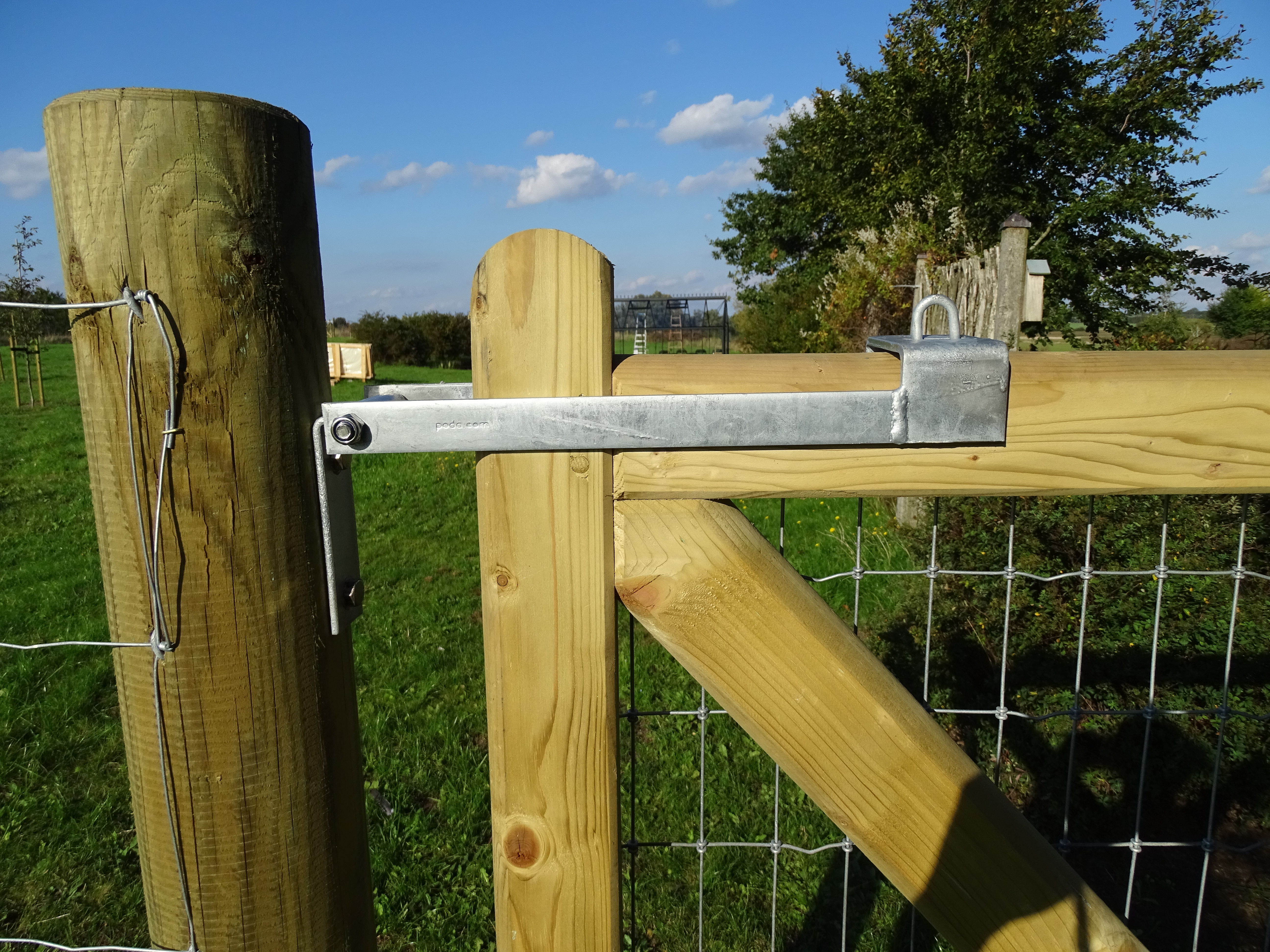 Een close-up van het sluitoog voor de poort